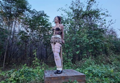 【一绳所爱】《野外、柱子上的陈依依》