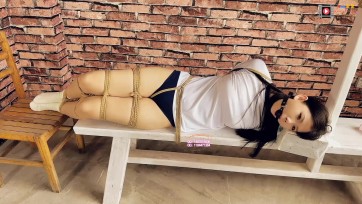 【xiao素素】用特殊的方式给上完体育课的学妹洗脚