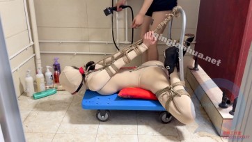 【媚娘工作室】给骚臭女奴强制洗澡