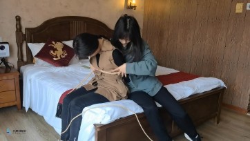 【JS】【激辣】【宫怡】《脱困3》少女回家遭女劫匪劫持捆绑自救