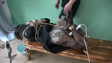 【绳之韵】人妻女奴，新人素素试镜上集：性感黑裙、网袜，后手观音，口球口水收集，驷马TJ、初次感受体外震动的“魅力”，颤抖的翘臀暴露了顷刻间崩溃的矜持