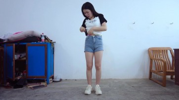 【晓鹿绳艺】【买鞋记】跟店员小姐姐互动，试鞋的时候突然被玩具震的失控，差点现场喷出来，还好逃的快