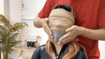 【默示录】【小伊】第一次体验，死丝袜层层蒙脸，6层丝袜，再进行脸部SPA，别样感受~