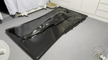 【自缚小伪娘】主人的调教之真空木乃伊的地狱封印2（多层丝袜全包+真空床封印，含呼吸管）