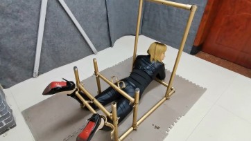 【HD飞天原创】云儿紧固在多用K9架上，把头高高吊起，蒙眼堵嘴,棒棒SP、无情鞭打、残酷灌chang、强制灌水，身子像软面条一样无力地摇动......