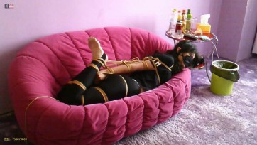 【绳之韵】小妍情景剧首拍：踩脚裤少女的噩梦，下集（清纯女生遭遇猥琐大叔入室绑架，穿着肉丝、踩脚裤惨遭驷马股绳、捆绑玩弄、脱袜玩脚、强制TK）