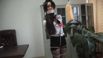 【逍遥】《被算计的女警02》美丽女警被股绳吊缚，黑丝踮脚痛苦不堪！失禁高潮浸湿丝袜美腿！可怜女警苦不堪言~