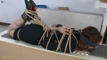 【绳之韵】职场美女安琪极限捆虐系列：黑色OL装、包臀裙，重度驷马捆绑、捆绑脚掌、连接头部强，极限捆绑耐力测试，被迫驷马绑着趴在柜子上吃西瓜、喝酸奶(无废点，纯干货，下集)