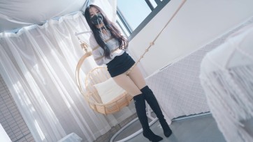 【悠米】《OL的游戏2》上司自W被下属发现，强制抱住双腿分开玩起蜜xue，眺蛋震xue，绑起来戴着项圈走绳直到绳结完全陷入，玩累了就牵着在地上爬