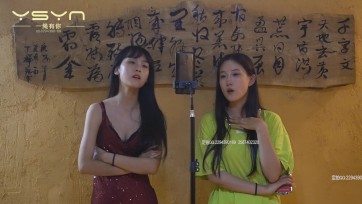 【一绳有你】【K歌风波】两个小美女手机K歌真人真唱正起劲时遭持枪蒙面五花驷马挠痒打屁股
