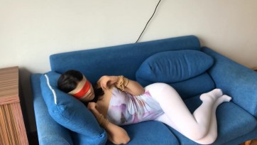 【高校联盟】99年研究生小周 舞蹈服白丝，头套头盔装袋