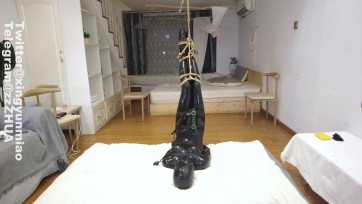 【鹿角与猫爪】《全包乳胶蛇缚半吊/充气口塞呼吸K制》刚塞和口塞都要一起充满喔~固定好双小话筒，身体被填满满、绝闷、鞭打、抖动...再高朝【伪娘】