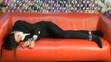 【真实经典】美女淘淘遭快递上门索命镣铐折磨