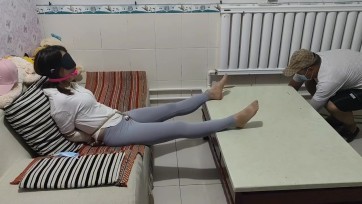 【理想与现实】少妇自缚的下场（长靴捆绑，丝袜挠痒）