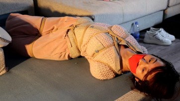 【吴越】精品软萌新人果果试镜第三季，极致直臂驷马和原味封堵，一双穿了两天的棉袜完全塞入，TK和新人的特殊测试，一次堪称完美的拍摄体验