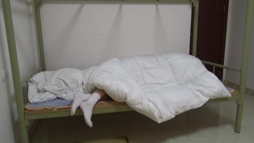 【新月原创】雨涵+在家被挠jio的女孩+大棉被+脱鞋+脱袜子