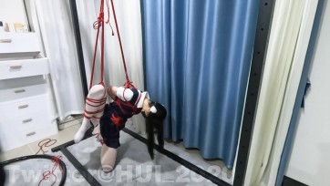 【HUI工作室】潼潼插着ZDB被开腿吊缚，最近已经习惯被进入了