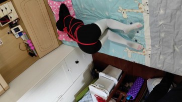 【华素原创】厚黑丝，多层，丝袜全包 木乃伊 金属 手铐 镣铐 ，捆绑，真美女美脚身材好，SP,看看妹子是否逃的出来。