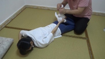 【新月原创】【红豆】踢腿少女 一开始占尽优势却被狠狠反制打伤退的功夫女孩