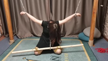 【一绳所爱】仙仙女孩很屈辱的姿势 被铁链层层锁住