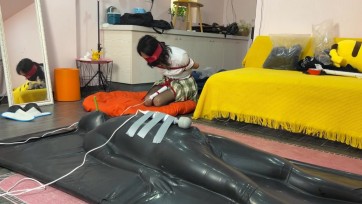 【黑魔法师】入室绑架，夫妻双双落入黑魔法师的陷阱，变成夫妻奴隶，一起接受黑魔法师的调教折磨