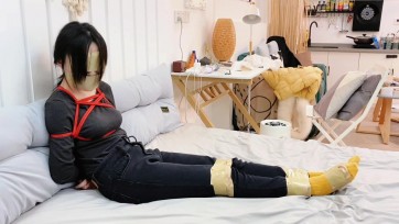 【默示录】【小K的绳艺日记4】小K第一次体验绳艺，记录一下日常，简简单单的胶带封嘴+捆绑，越是简单，越难挣扎~