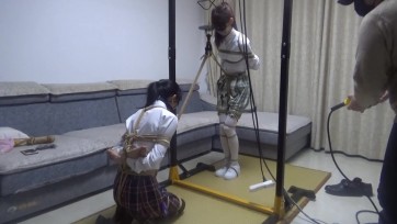 【新月原创】【红豆】【雪莹】 剧情 逃脱失败的姐妹 黑丝白丝双人股绳强制拉扯+遥控TD折磨 相当极品