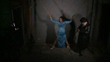 【丽佳美苑】黎明前夜——鞭打，老虎凳，夹脚趾，刺胸