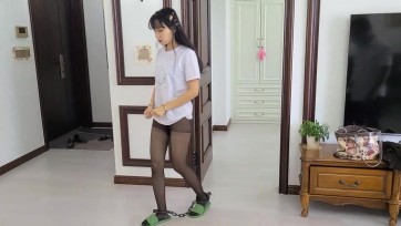 【一往情深】重镣三女囚