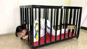 【xiao素素】朵朵校服之铁笼拘束