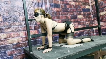 【HD飞天原创】将SAO努禁锢在拘束架上,用猪尾巴,G勾,炮机,棒子,藤条,电动L夹折麽的sao努gc至失尽,最后SAO努感悟到特爽