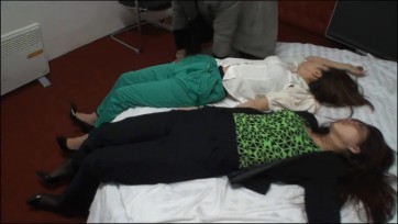 【真实经典】办公室姐妹美女四蹄上镣