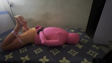 【萌哒哒】紫色Zentai+橙色连裤袜的开腿自缚