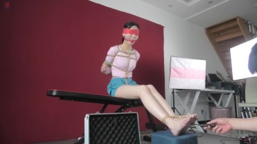 【绳之韵】极品新人媛媛试镜第一部（上集）蒙眼、虐足，绑脚趾驷马，TK激情的前戏