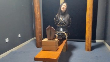 【忘忧社】拷问搜查官，皮衣，口球，丝袜，鞭打，老虎凳，口水直流，精彩不断