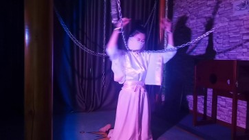 【一绳所爱】林女侠被铁链牢牢锁住，忍受各种折磨