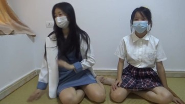 【新月原创】【佳怡】【琳媚】吊带裙性感女人和jk白丝妹妹双脚踩脚 无论怎么拉扯了jio都分不开