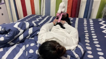 【达芬奇原创】02年m属性小女友白袜小脚丫 手铐束缚疯狂挣扎tk 被我折磨娇喘叫喊