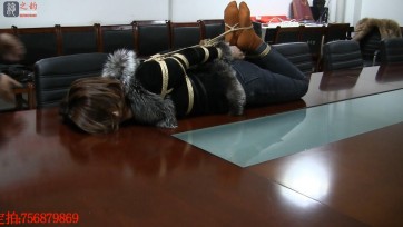 【绳之韵】安琪作品——《办公室的绳艺故事之奴隶女秘》年底了，公司事情特别多，为了缓解一下“情绪”，趁工作之便，找了个机会把安琪喊到了公司会议室，.......好一番捆绑折腾！