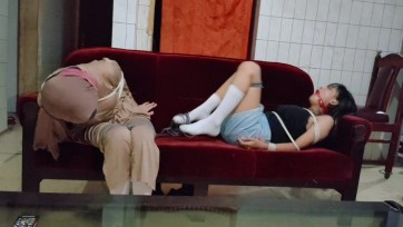 【TiedIndonesia】[袜子] [迷你裙] [2款] 结局很糟糕的逃生挑战游戏维拉和公主尝试了逃生挑战，但他们不知道有人在跟踪他们。