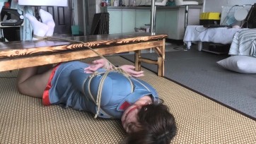 【绳之韵】180“巨大”新模晴晴第三集：性感怀旧军服裙、白袜，捆绑、凳子固定驷马缚，疯狂TK、挠脚心、皮鞭、藤条抽打、体虐、虐足、强高游戏