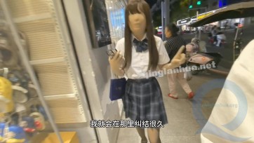 【FXX】【ZENTAI】懵逼的愚人节，假扮手办娃娃，陪玩外出珠宝店买首饰 逛人群密集的步行街买水果奶茶面包，把模特都刺激的紧张了