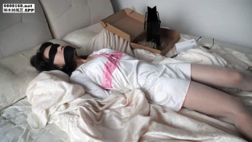 【逍遥】《陌生的危机》下集，清纯独居少女被歹徒用黑丝袜堵嘴蒙眼并捆绑，还被强穿白丝袜。