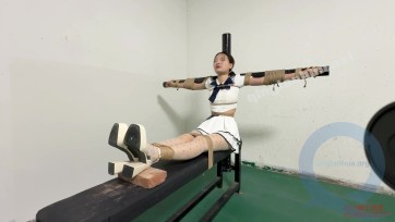 【三五小脚】堵嘴 蒙眼 老虎凳