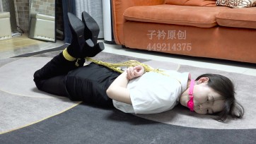 【子衿原创】晴晴连脖驷马口球放置口水直流