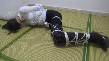 【新月原创】【红豆】剧情片 自动紧缚绳 越动越紧 最后被丢在柜子里自生自灭 绑得很性感精彩