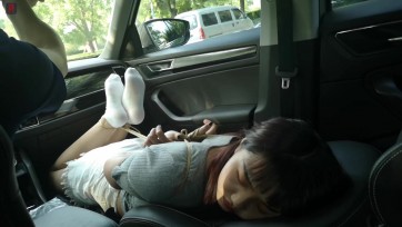 【绳之韵】绳奴训练之户外篇，曼琪、婉儿首次尝试户外捆绑拍摄，第一集：绑在车里的两个小女孩，白袜，驷马、桃缚、连缚、口球，兜风、TK，拍摄的过程中，担心被车外的人看见