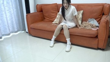 【子衿原创】大学生找兼职被迷晕扛抱摸脚换丝袜玩弄，最后捂晕永远囚禁，琳琳主演