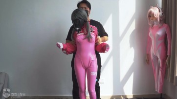 【闪闪工作室】COS系列第一作 - 防毒面具的爱丽丝 - 负压直臂开腿驷马 - 麻痹+呼控+刺激+动作维持=时雨最痛苦的一次经历