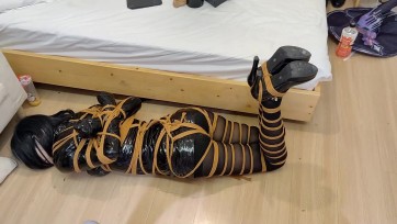 【此间鸽者】皮衣黑长直超紧束缚挣脱